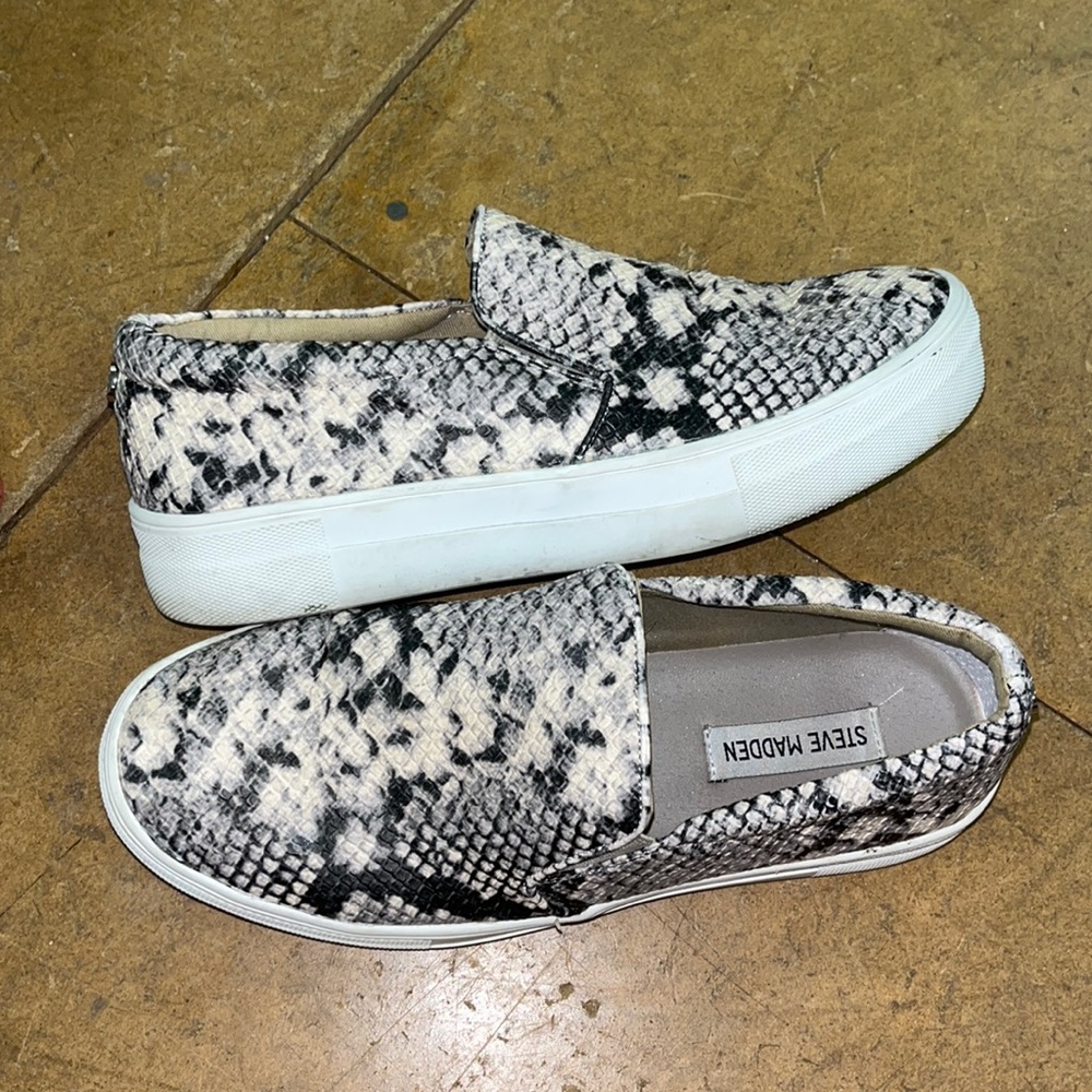 Steve Madden sneakers. Worn a handful of times. Excellent condition.